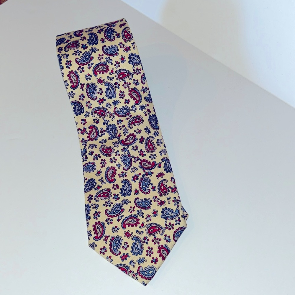 Gloria Vanderbilt Yellow Blue Red Paisley Neck Tie